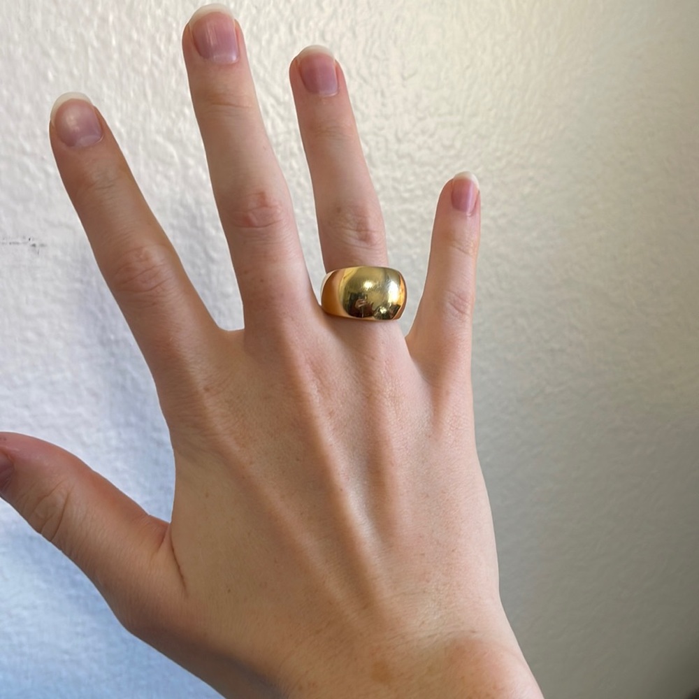 14k yellow gold Italian dome ring size 7